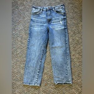 Straight leg cropped Jeans.